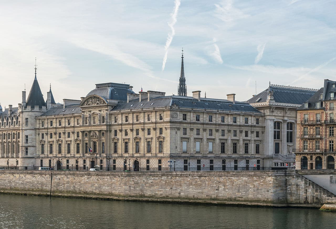 imagem do Cour de Cassation - slide 1