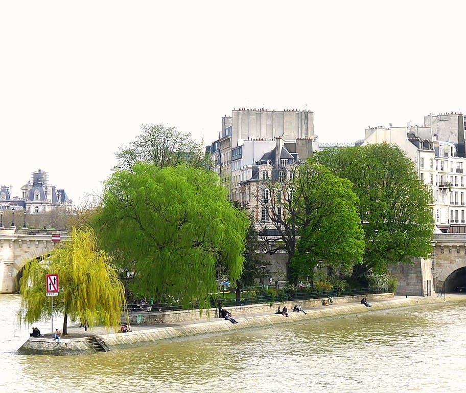 imagem do Square du Vert Galant - slide 2