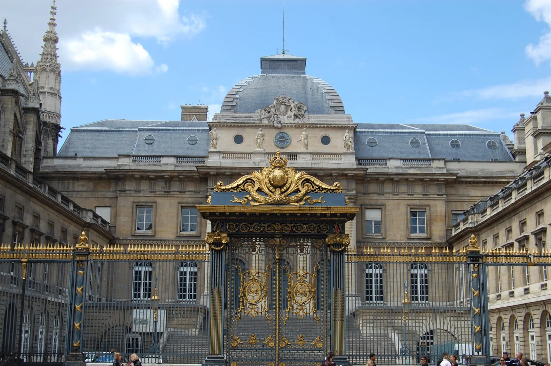 imagem do Palais de Justice - slide 1