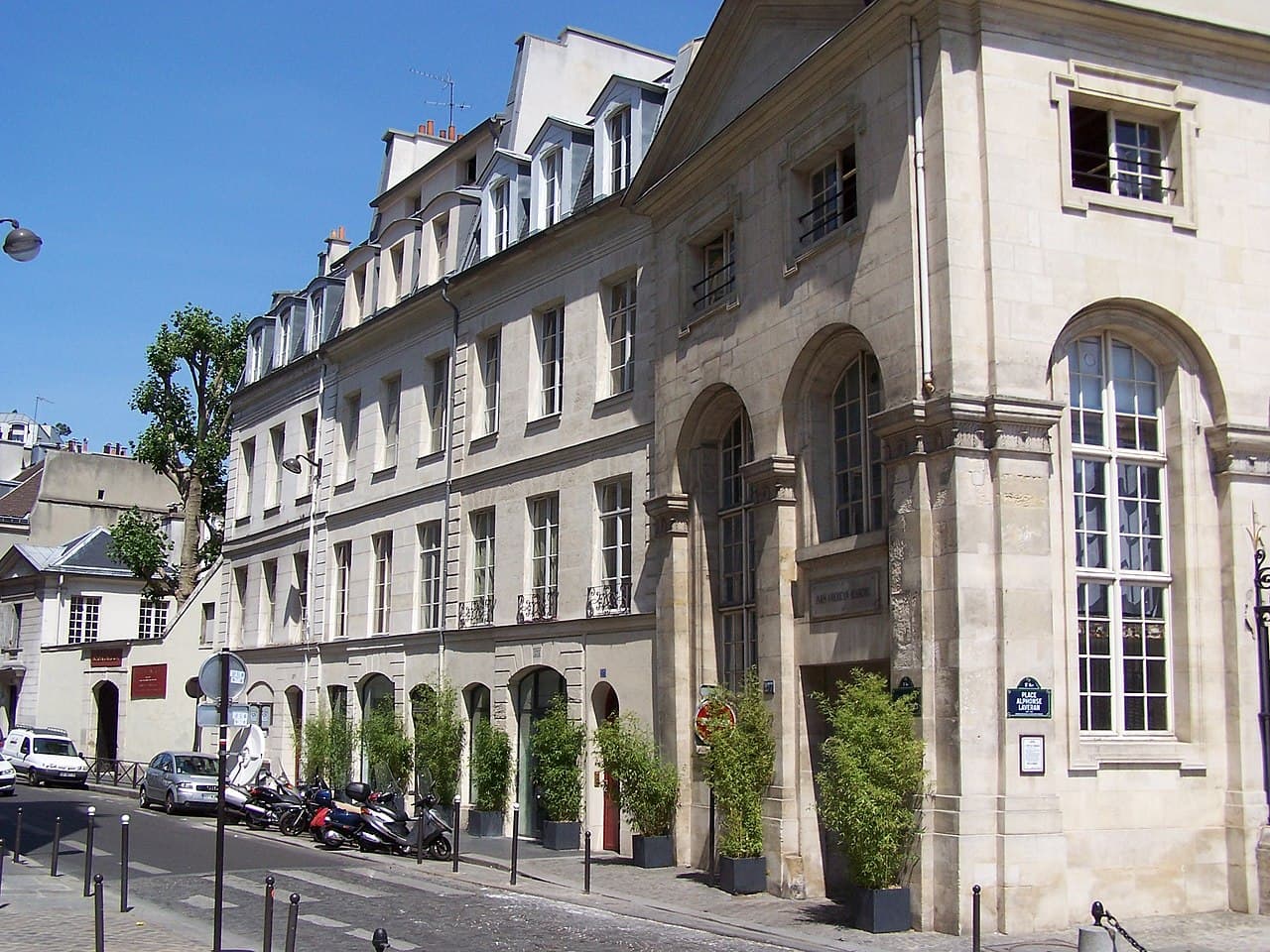 imagem do Paris Americam Academy - slide 1