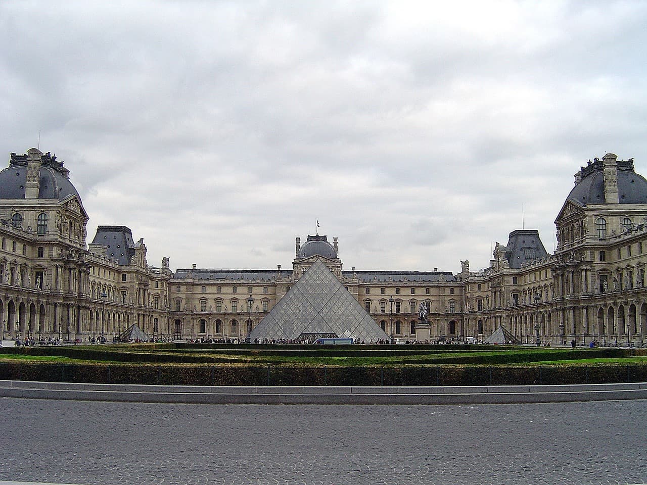 imagem do Musée du Louvre - slide 1