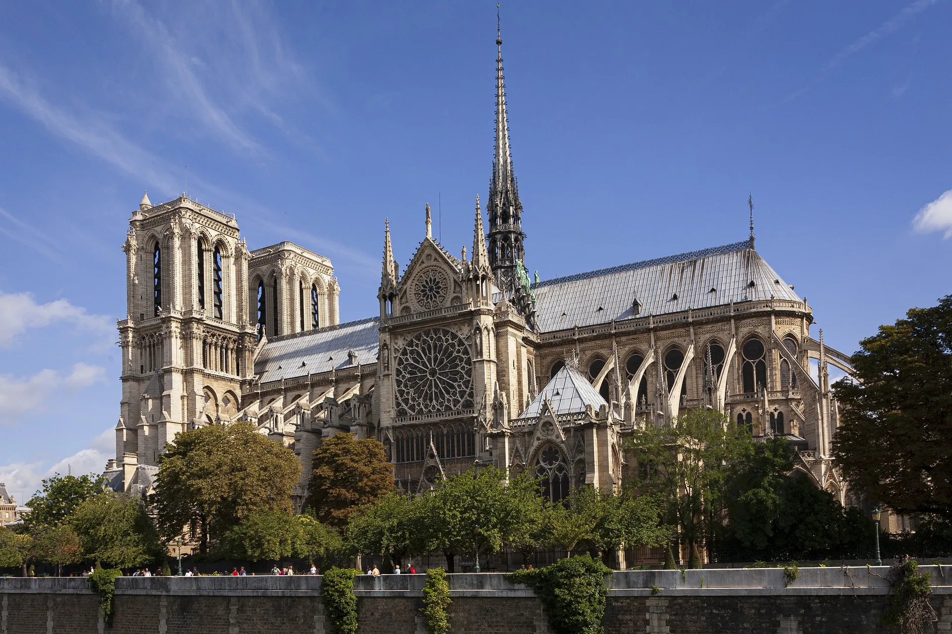 imagem do Notre-Dame - slide 2